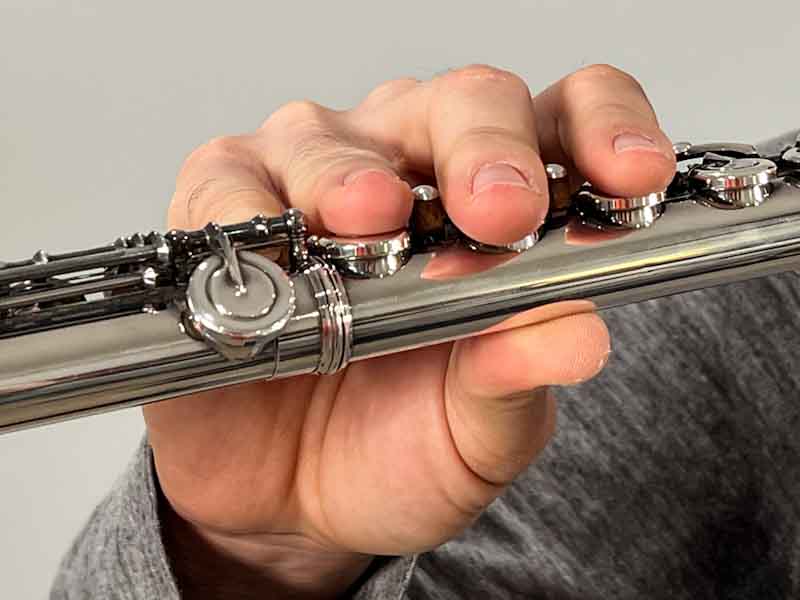 Poor hand position on the flute - flat fingers
