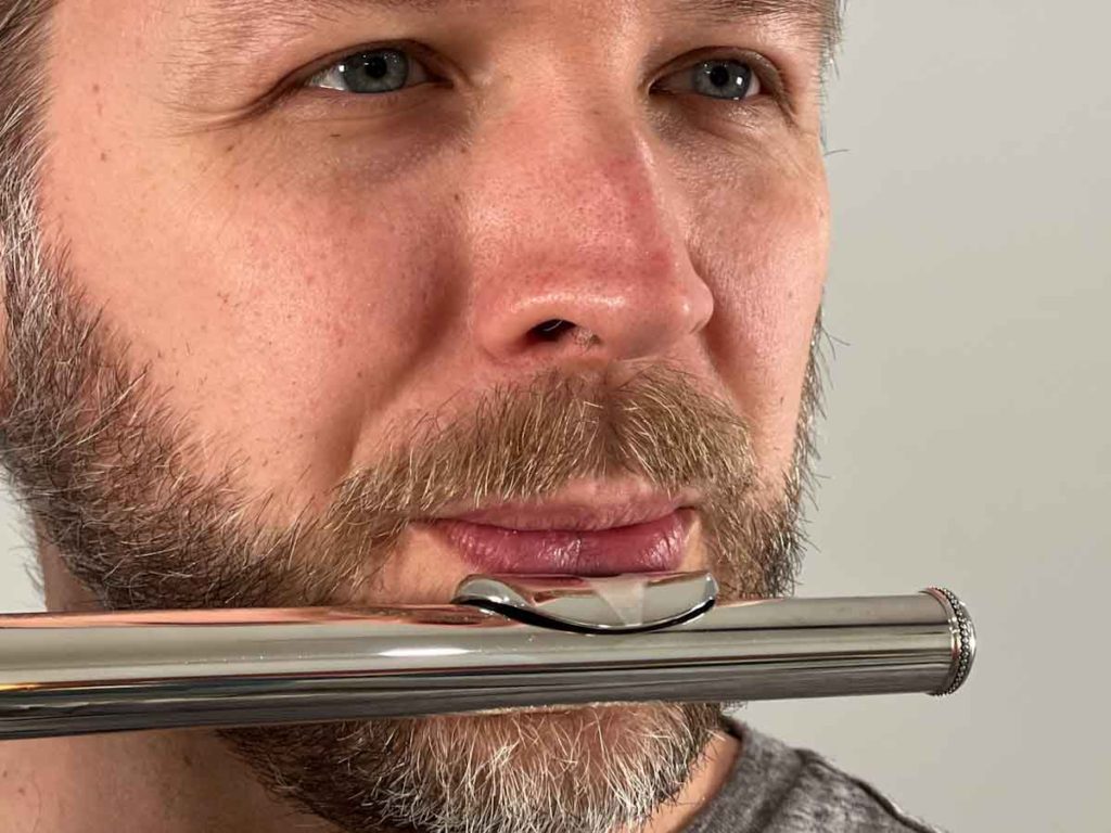 "Smiling" Embouchure with corners of the mouth turned up