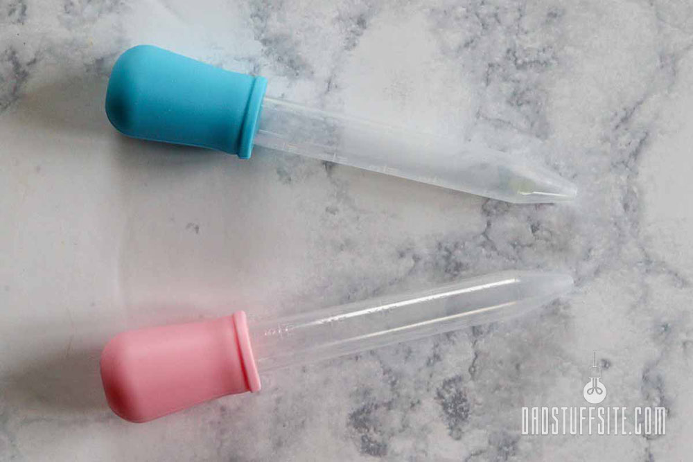 droppers used to put gummy liquid into molds